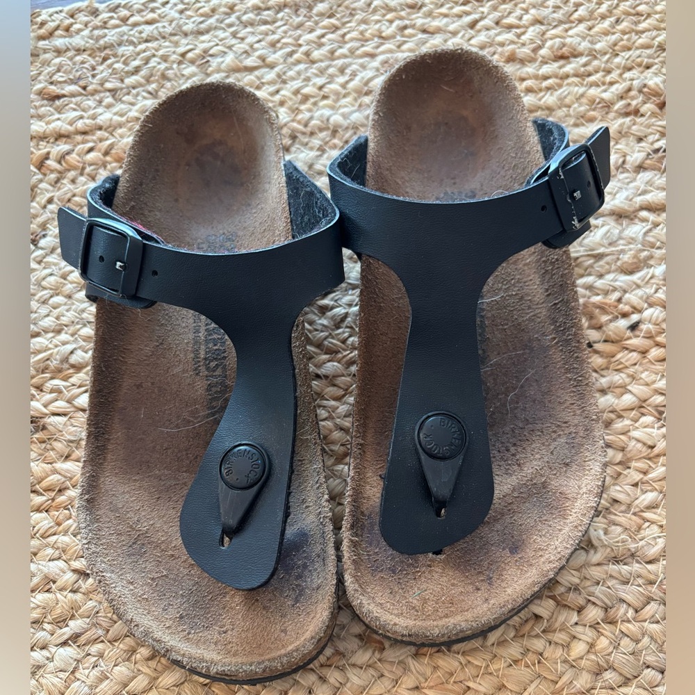 Birkenstock Gizeh Sandals in Black Youth EU size 32 US 1.5